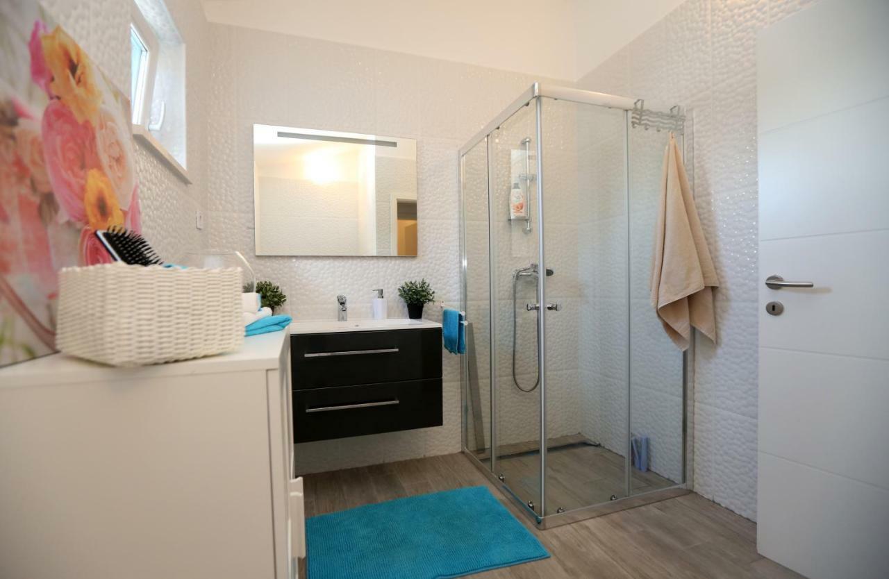 Kuce Za Odmor Brkic Apartment Lozovac Ngoại thất bức ảnh