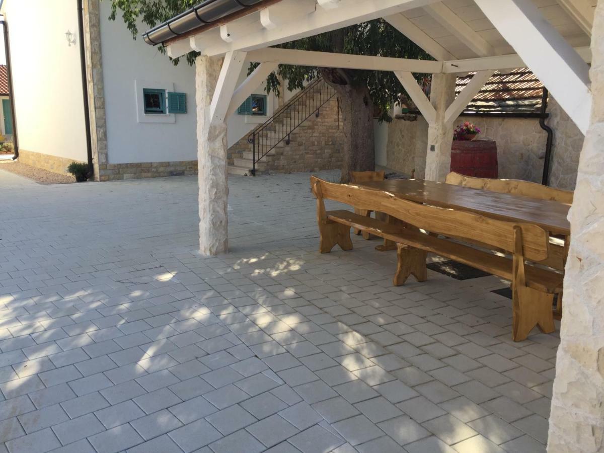 Kuce Za Odmor Brkic Apartment Lozovac Ngoại thất bức ảnh
