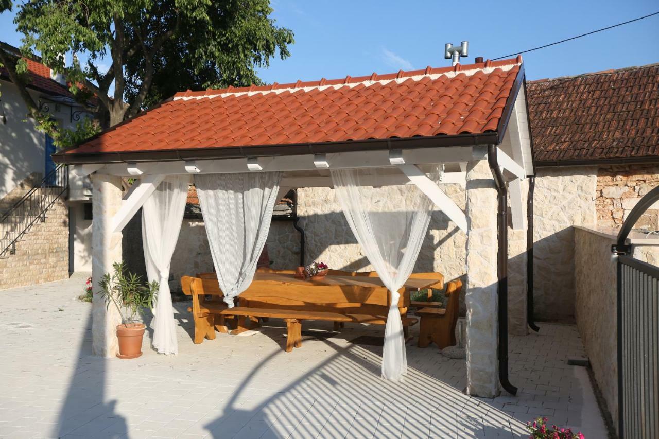 Kuce Za Odmor Brkic Apartment Lozovac Ngoại thất bức ảnh