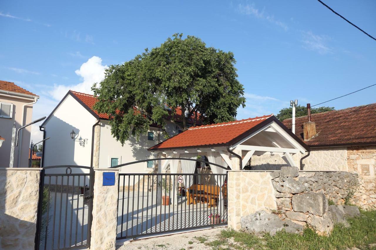 Kuce Za Odmor Brkic Apartment Lozovac Ngoại thất bức ảnh